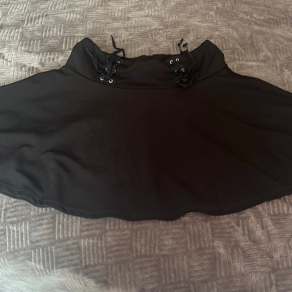 Black miniskirt with pockets